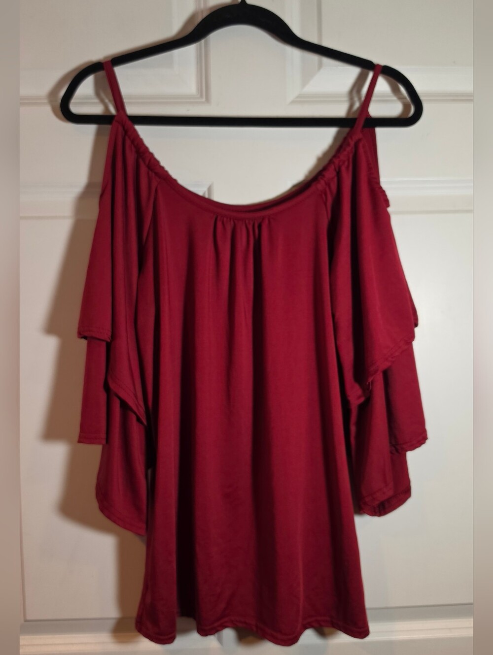 Ealey Fushi Women’s Off-Shoulder Cold-Shoulder Top in Deep Red XXL